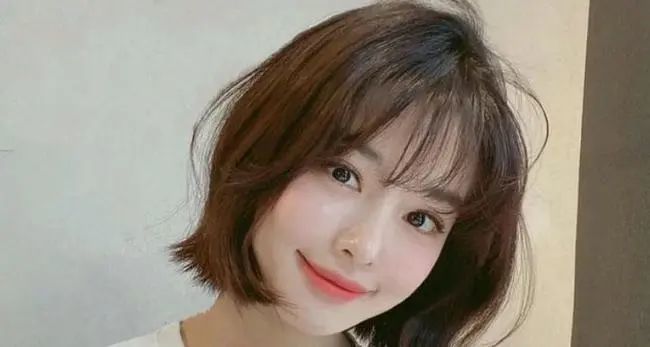 推荐发色:亚麻金短卷发百搭减龄又好看的发型!