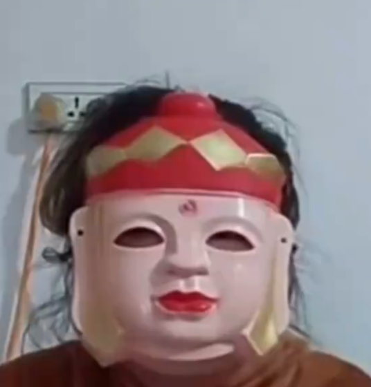 屡禁不止郭老师铁山靠复出各有妙招吃个桃桃换成女人