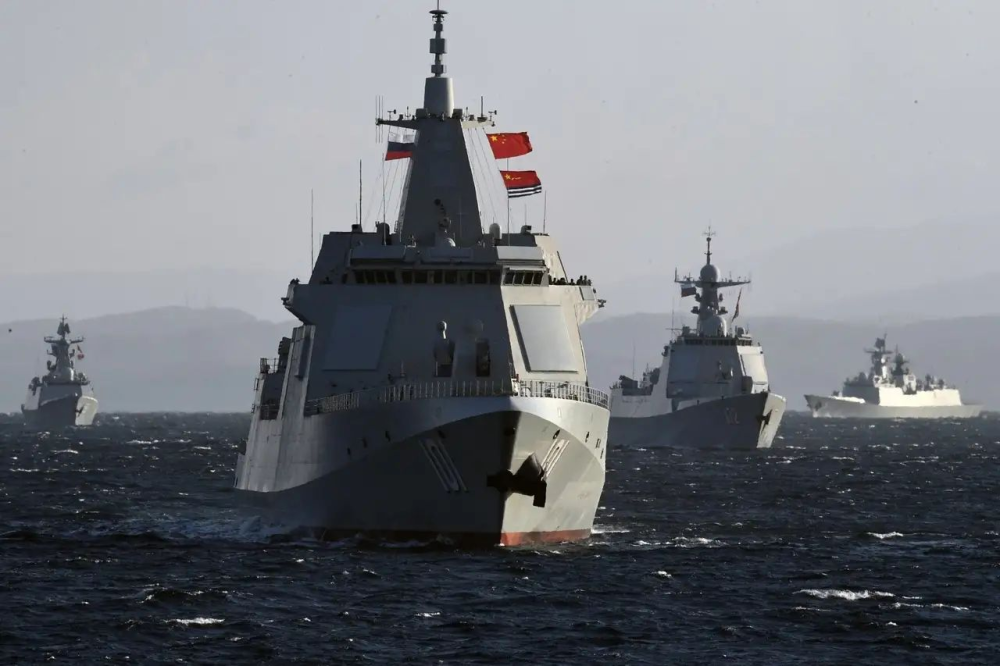 两张时隔24年中国海军最强军舰照片,从失望到自豪,见证海军崛起