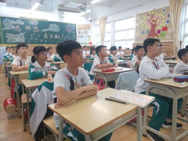 【传统文化】孝亲敬老,从我做起—东逸湾实验学校(小学部)重阳节