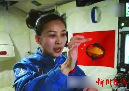 王亚平与丈夫赵鹏的合影