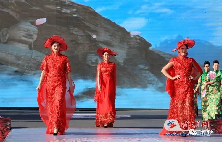 "秀美长城"旗袍秀总决赛在忻州举行