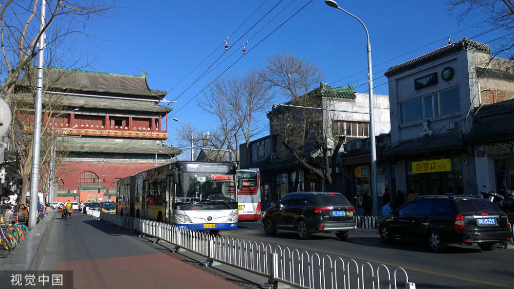 在北京中轴线的最北端,屹立着古老的钟鼓楼,始建于元朝(1272年),元 明