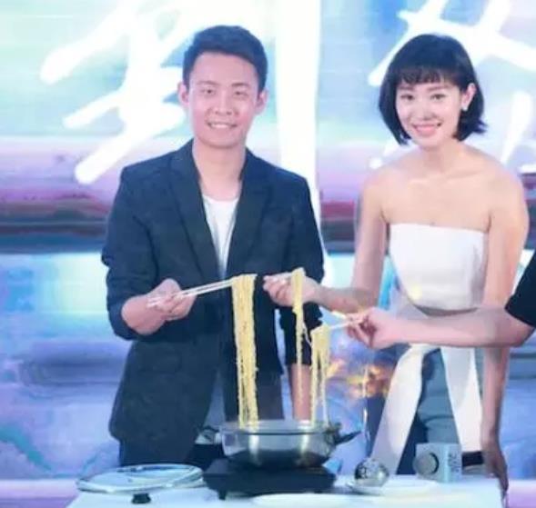 百亿影帝张译却钟情一个相貌普通的二婚女人他到底想干什么