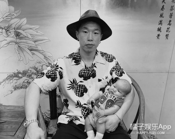 烧饼和郑胡昕举办婚礼直到结婚这天,新娘才真正公开随后郭柯彤也在