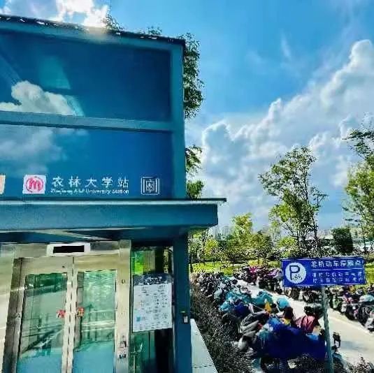 农林大学位于地铁16号线农林大学站一公里范围,师生乘坐地铁的需求