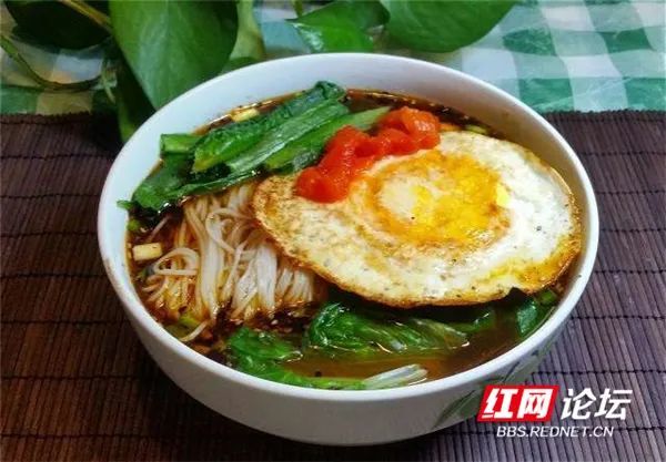 长寿面里的两个荷包蛋:外露的是幸福感,深藏的是难忘