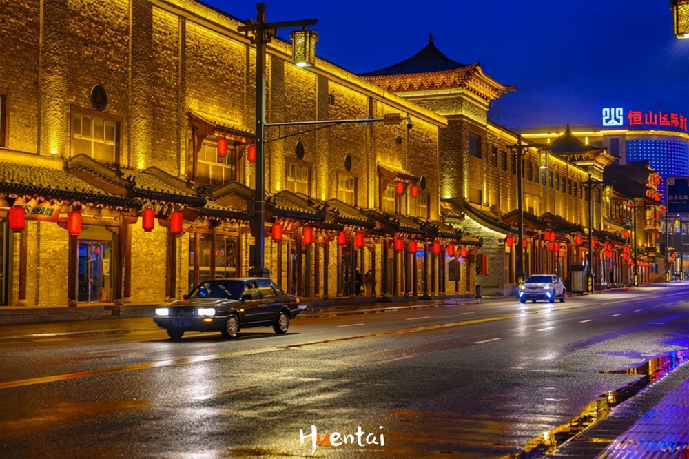 山西浑源县旅游,白天看地上文物,晚上夜景绚丽多彩