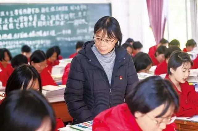 张桂梅老师和学生丈夫去世后,张桂梅没有再组建家庭,没有亲生儿女