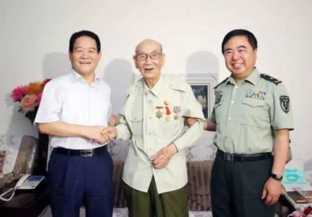 湖北唯一的一等功臣刘祚坤放弃分配工作回乡务农后为孙子参军亮明身份