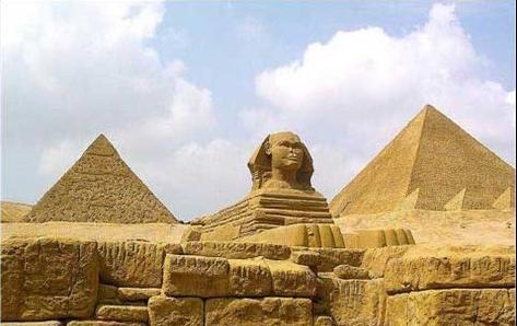 按照火星男孩的说法,金字塔和狮身人面像是火星人修建的,里面蕴藏着的
