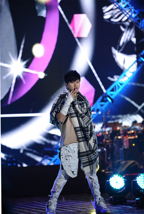 张杰演唱会受伤,主办方不是第一次出现事故