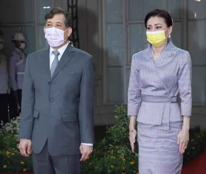 泰王白月光换人了,50岁西拉米已成过去式,新宠提拉蓬前途无量