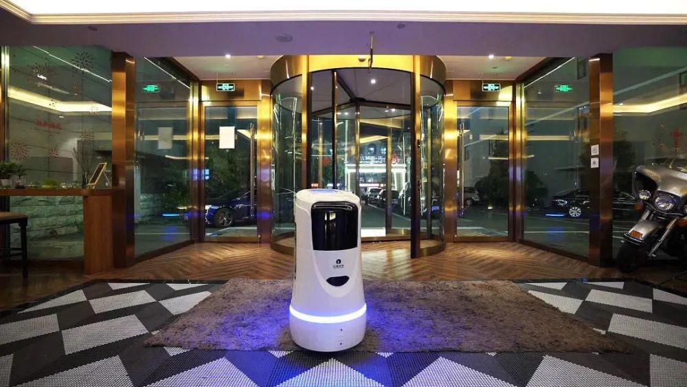 酒店机器人屡遭嫌弃它们还能继续整活吗