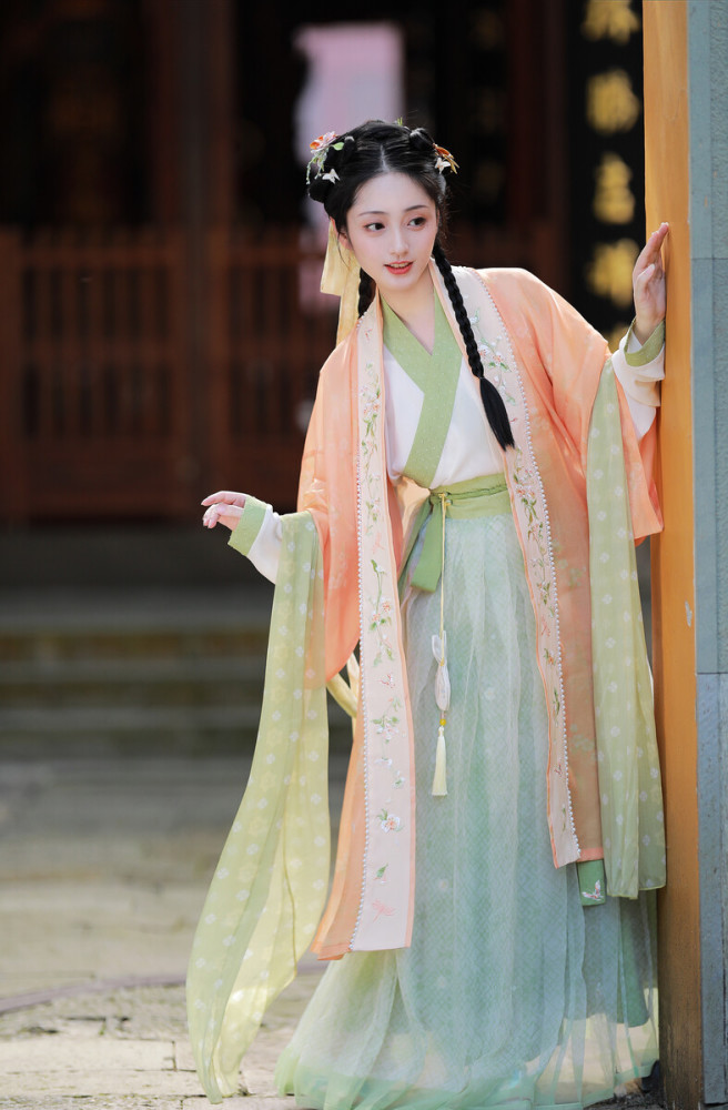 送你一组风华绝代的汉服美女小姐姐美照