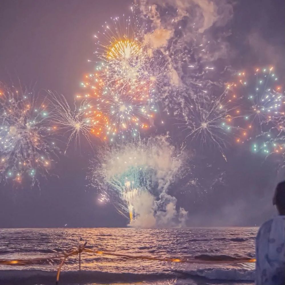 超级浪漫的烟花背景图