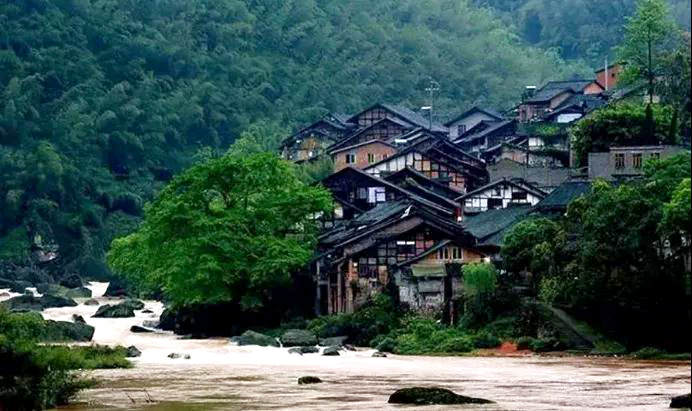 赤水大同镇这五年五载路途风雨兼程昂扬奋进山水大同