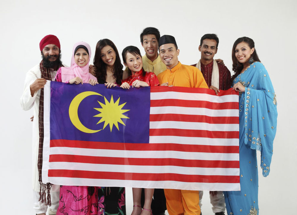 马来西亚拥有很多民族 是华侨,华人还是真正马来西亚人