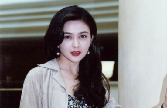 同为80年代"高颜值女星"的黎姿和关之琳,罕见同框庆生,一度引起不少
