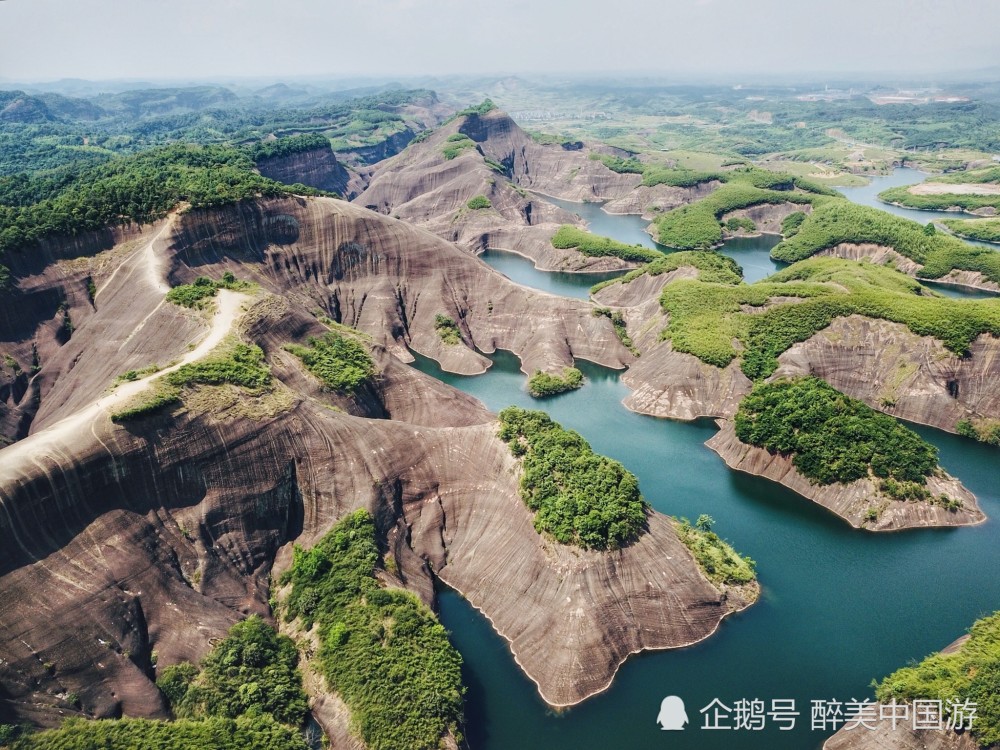 高椅岭旅游区坐标于苏仙区桥口镇境内,属于湖南省内著名的网红景点