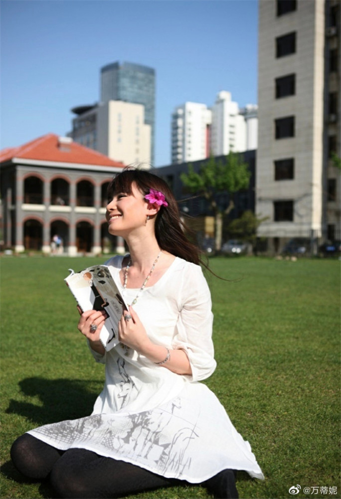 上海smg主持人万蒂妮迎41岁生日 与老公正在备孕二胎