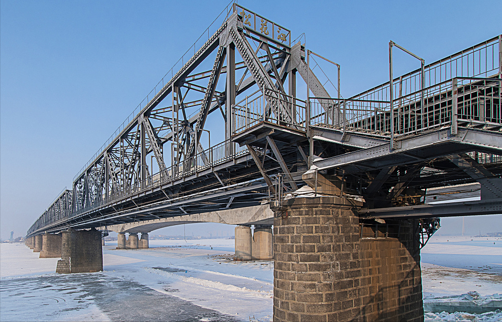 松花江上第一座铁路大桥,有121年历史,停运后成著名景点