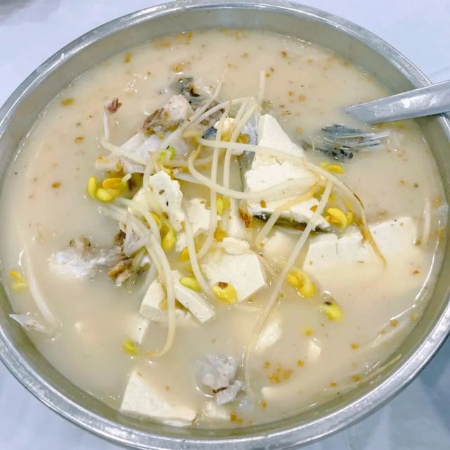 可以两吃,酸菜鱼和豆腐鱼,酸菜鱼麻辣鲜香,豆腐鱼清汤可口,鱼片嫩