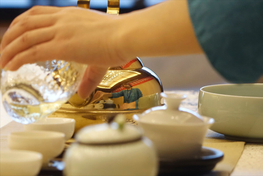 请客喝茶的礼仪规范看似无用实则为品茶增添风雅