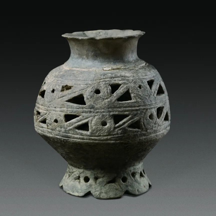 崧泽文化陶鼎的流行改变了马家浜文化用釜的传统,成为先民们主要的