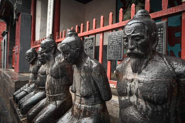 河南汤阴有座岳飞庙占地六千三百平方米被称为精忠庙