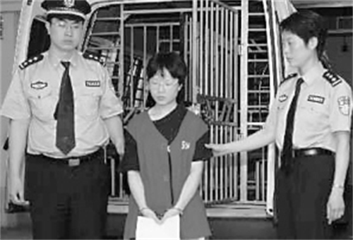 用一粒子弹结束了何磊的生命,在陈丹蕾看来她无法接受何磊离开自己