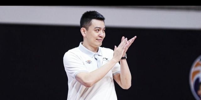 cba教练杨鸣为什么会被大众喜欢?