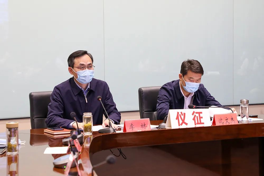 扬州市召开疫情防控调度会,李林在仪征分会场收听收看