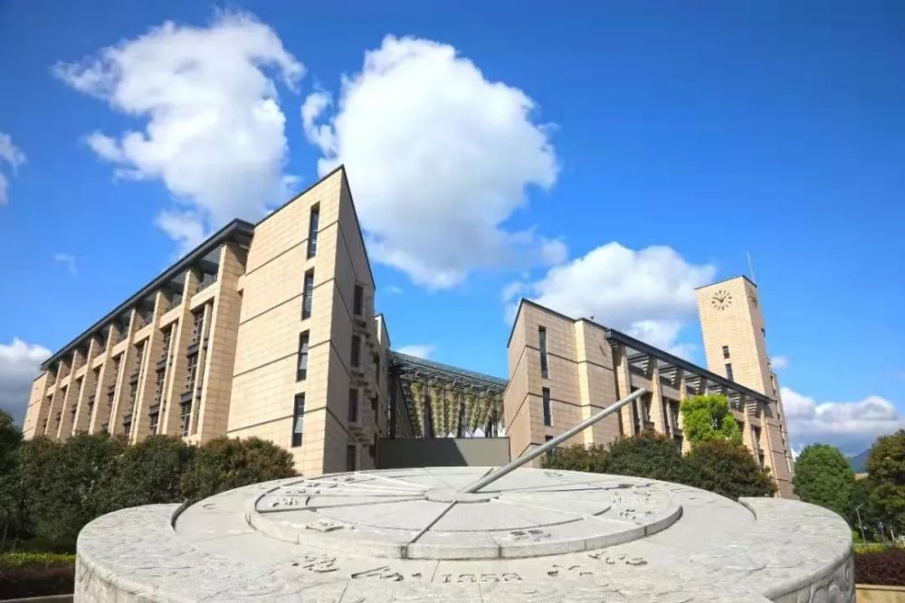 上百名本科新生放弃入学,211大学为何被嫌弃?福州大学