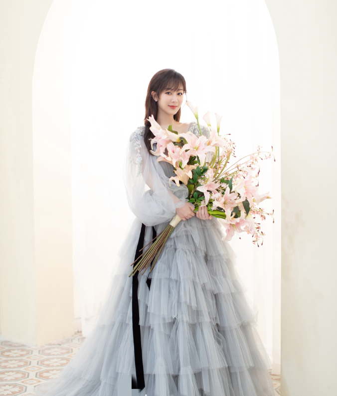 杨紫浪漫婚纱照,温柔的像童话里的公主