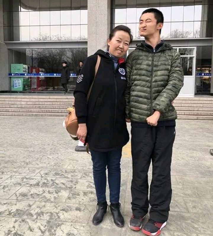 脑瘫学霸谢炎廷,自学12年课程,从兰大旁听生到博士,为何如此牛