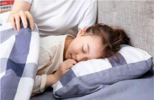 教育部发布通知中小学生到校时间有所调整学生能睡到自然醒了
