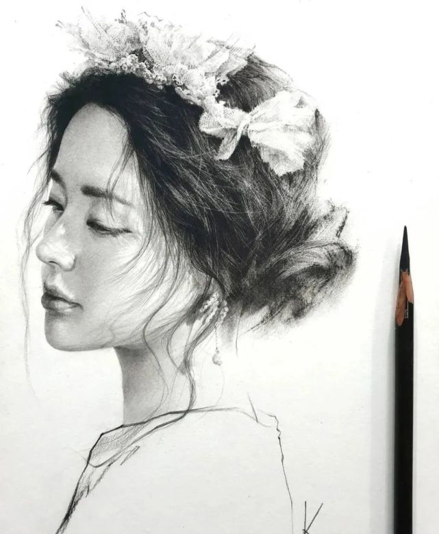 这铅笔素描画,也太精彩了,尤其是发丝!