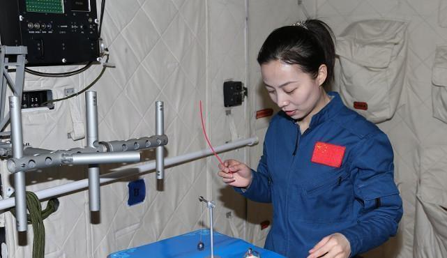 神舟13号女宇航员王亚平,这才是真明星,不仅颜值高,还有气质