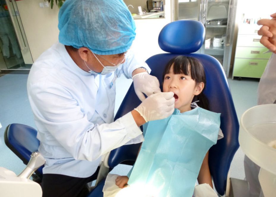 为啥拔牙必须上午去?医生的讲究不是没道理,保护孩子牙齿很重要