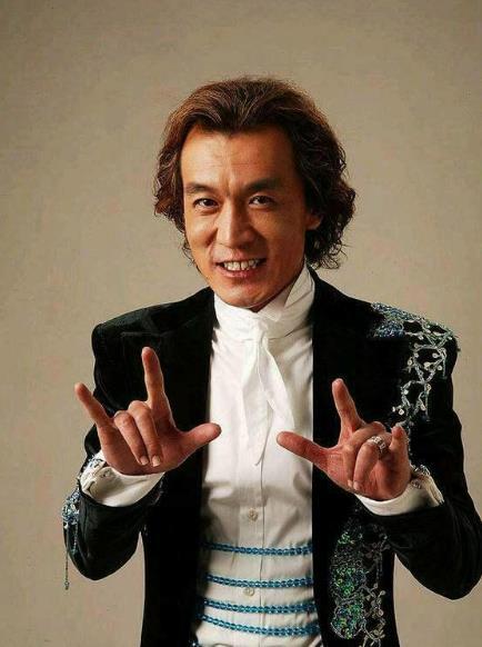 哈文晒李咏生前最后一张照,图片放大后却看哭众人,手势让人心疼