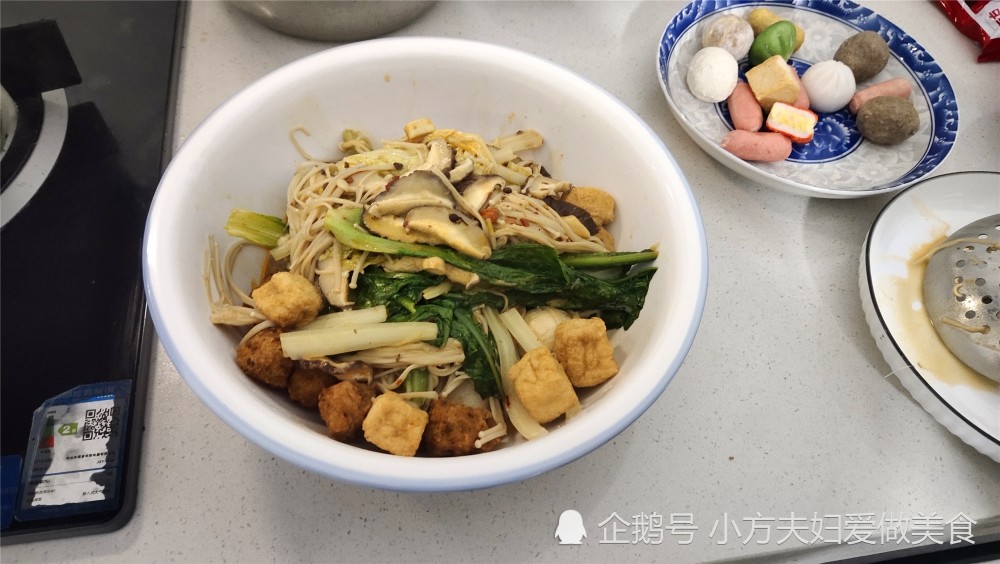 小方教你做家庭版麻辣烫,味道鲜美,连汤汁都能喝!