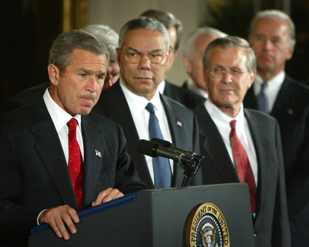 美国首位黑人国务卿,鲍威尔因 新 冠并发症去世,在任期曾发动伊拉克