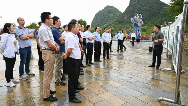 调研上林振林(粤桂)生态产业园 在随后召开的座谈会上,博士服务团听取