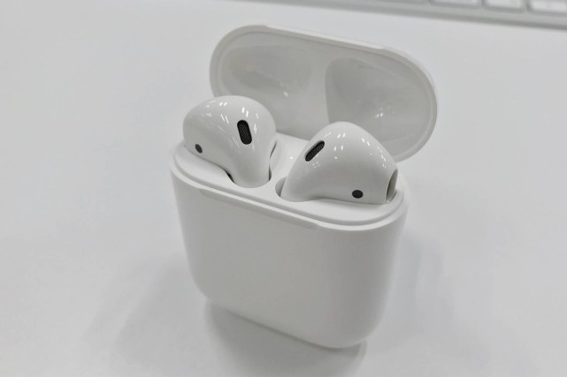 苹果airpods三代发布,二代耳机反而更香了?跌破千元受到热捧