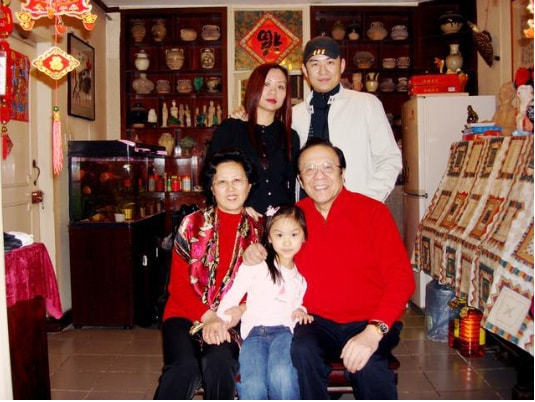 歌唱家杨洪基:53岁走红,和妻子携手49年,48岁儿子过得怎么样?