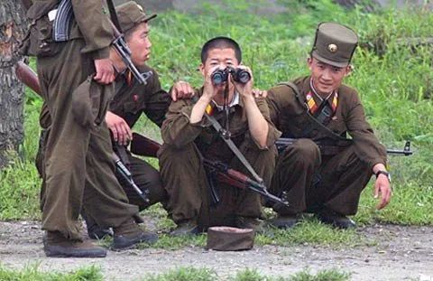 中朝边境的朝鲜军人