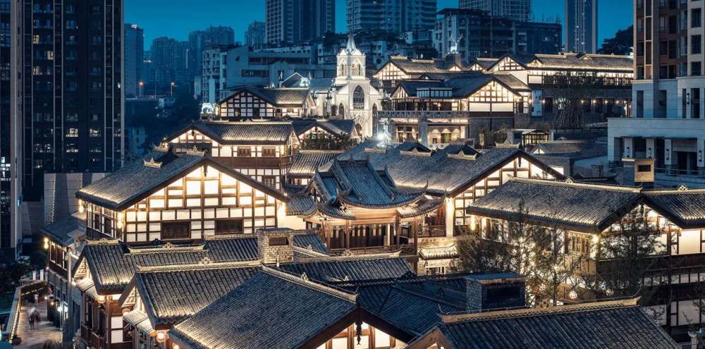 弹子石老街,位于南岸区泰昌路68号,于2018年6月1日正式开街.