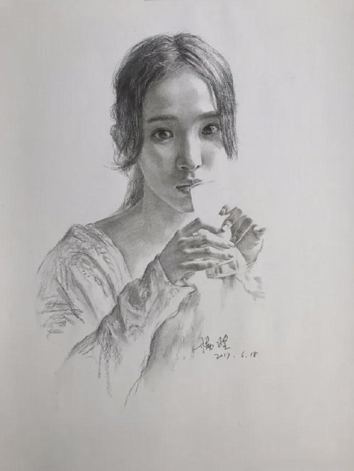 他笔下的素描美女,堪称倾国倾城