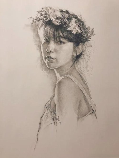 他笔下的素描美女,堪称倾国倾城